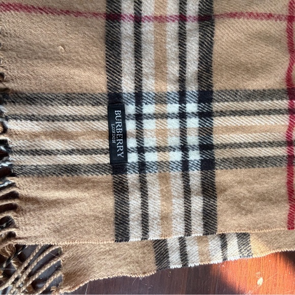 Burberry Tan and Red Checkered classic scarf - Picture 4 of 9